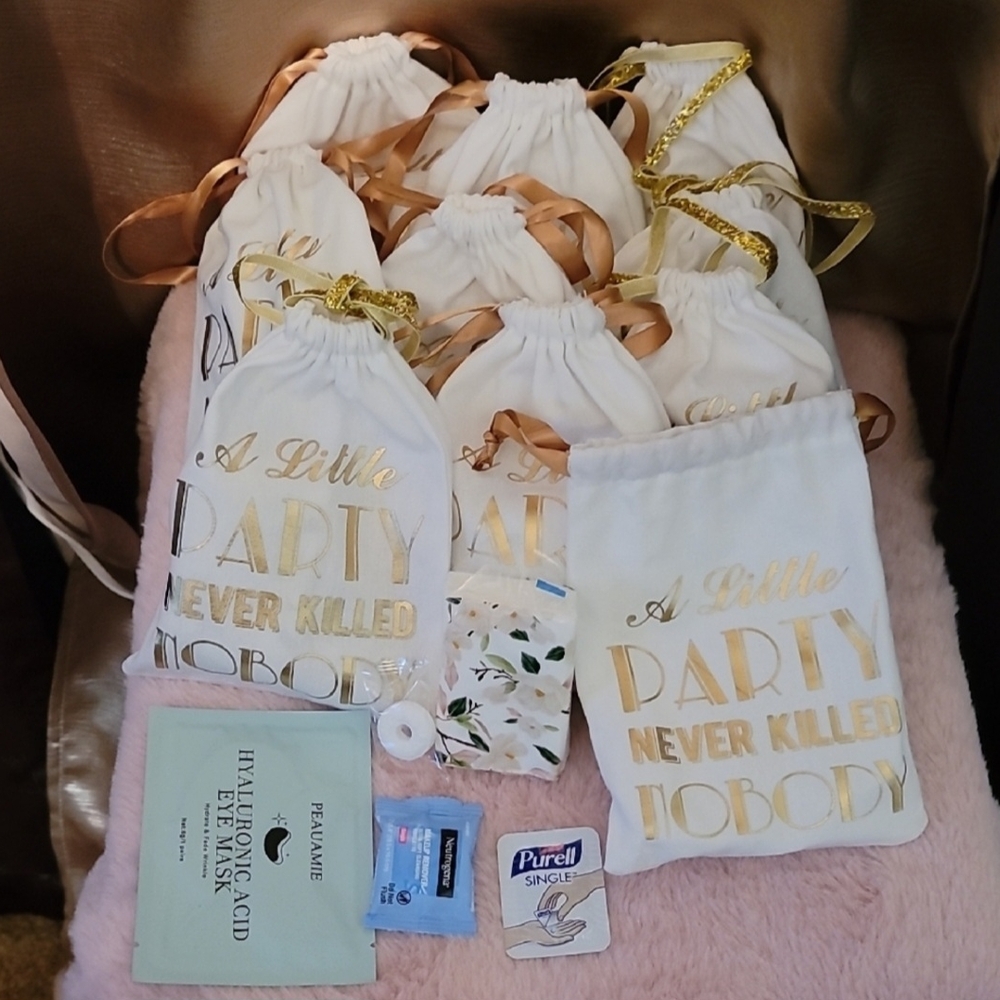 15 White and Gold Party Favor Bags. With 3 or 4 items in each bag. Wedding Or Ba